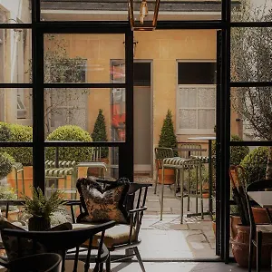 Inn The Yard In, Bath